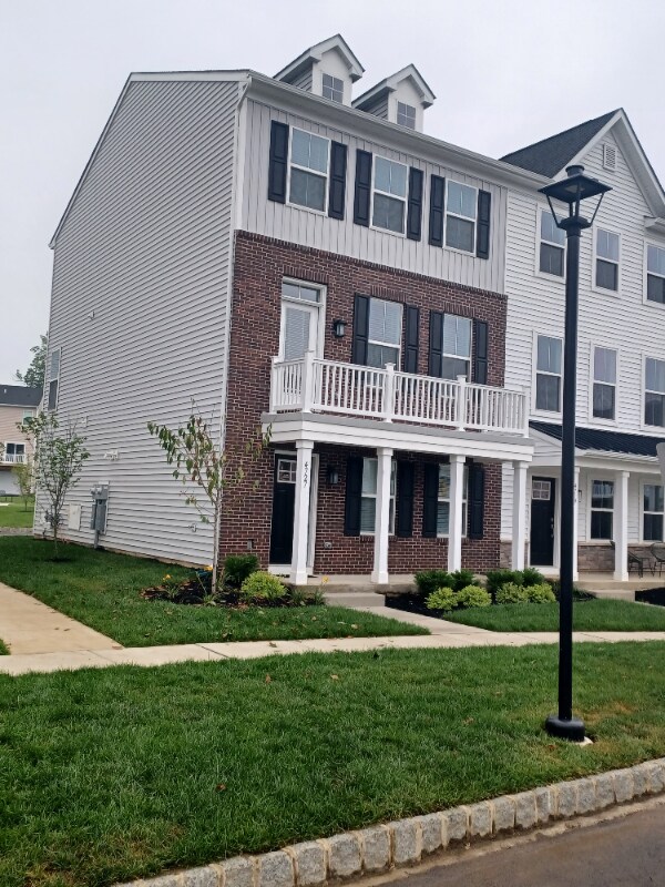 Building Photo - 4727 Franklin Cir