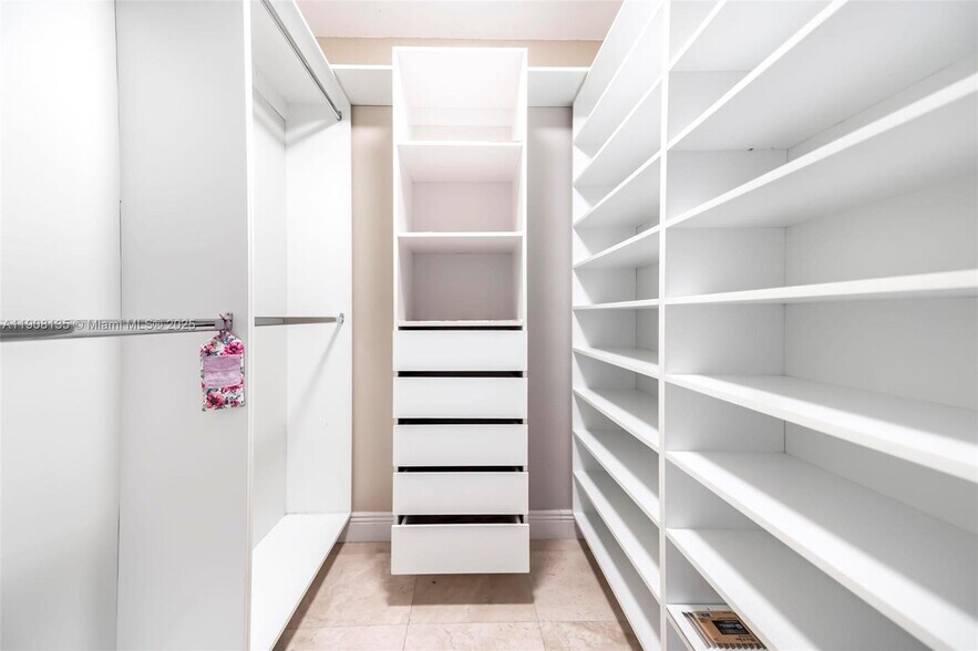 Building Photo - 2333 Brickell Ave