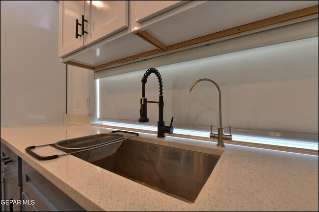 Building Photo - 218 Rutland Pl