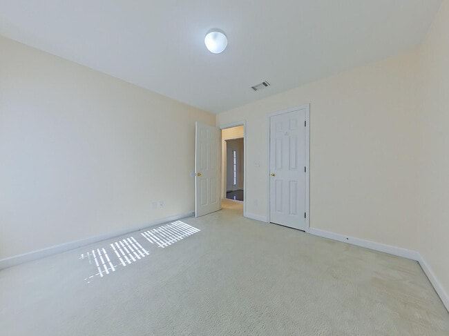 Building Photo - 615 Ventana Dr