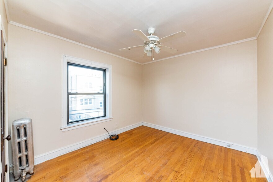 Building Photo - 4455 N Artesian Ave