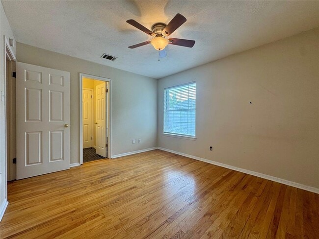 Building Photo - 10813 Redmond Rd