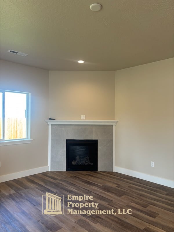 Building Photo - 1611 Irvine Wy