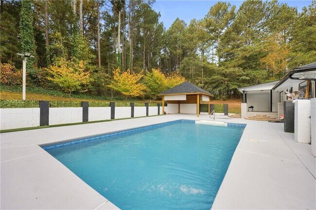 Building Photo - 404 Springlake Rd