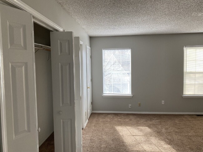 Building Photo - 503 Cammellia Dr Unit B