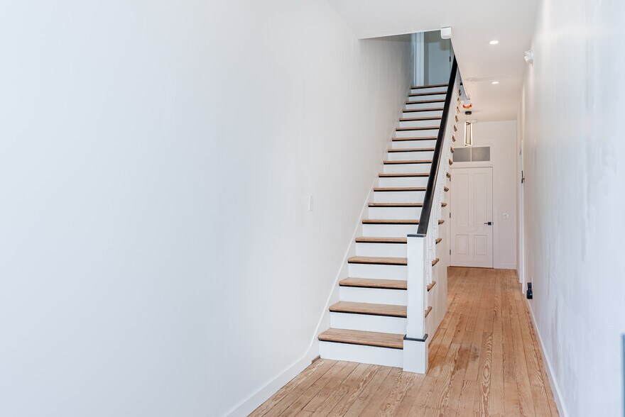 Hallway - 2810 Griffin Ave
