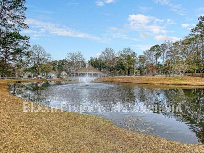 Building Photo - 7770 Park Gate Dr