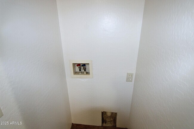 Building Photo - 507 E 10th Ave