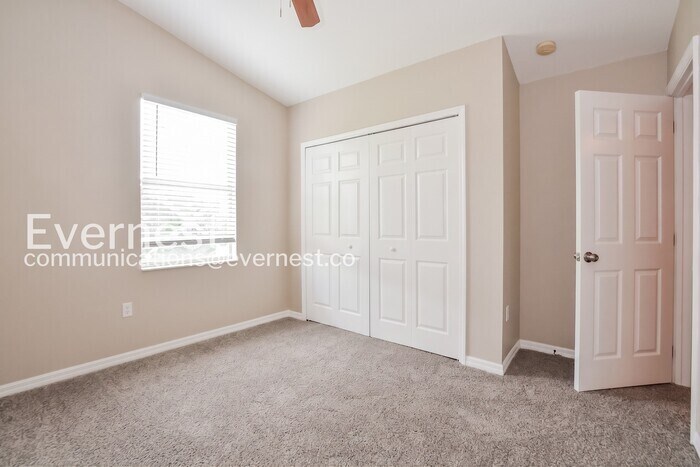 Building Photo - 3435 Village Green Ct