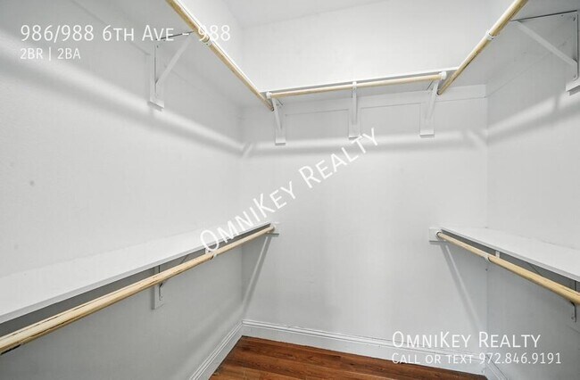 Building Photo - 986/988 6th Ave-988