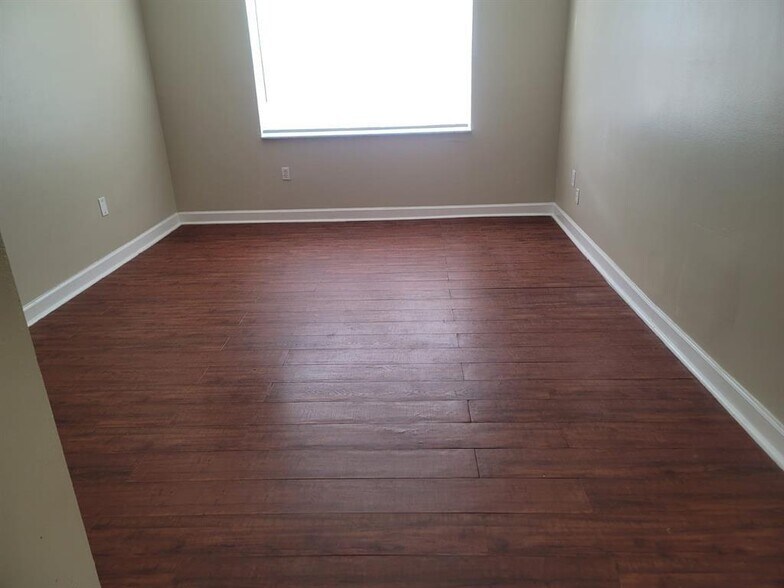 Building Photo - 4324 NW 9th Ave