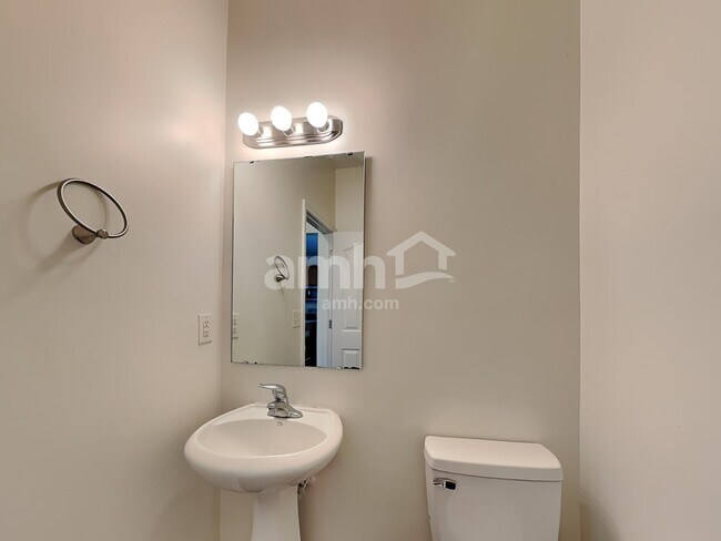 Building Photo - 267 Flanders Dr