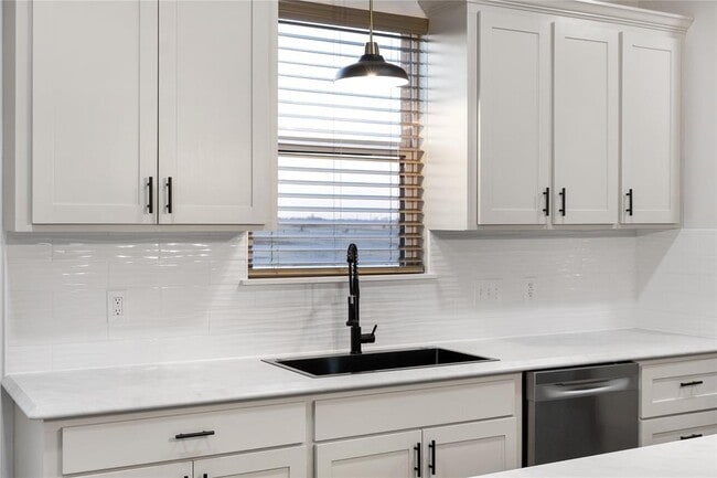 Building Photo - 26216 N 2960 Rd