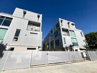 Building Photo - 6016 W Beachwood Ln