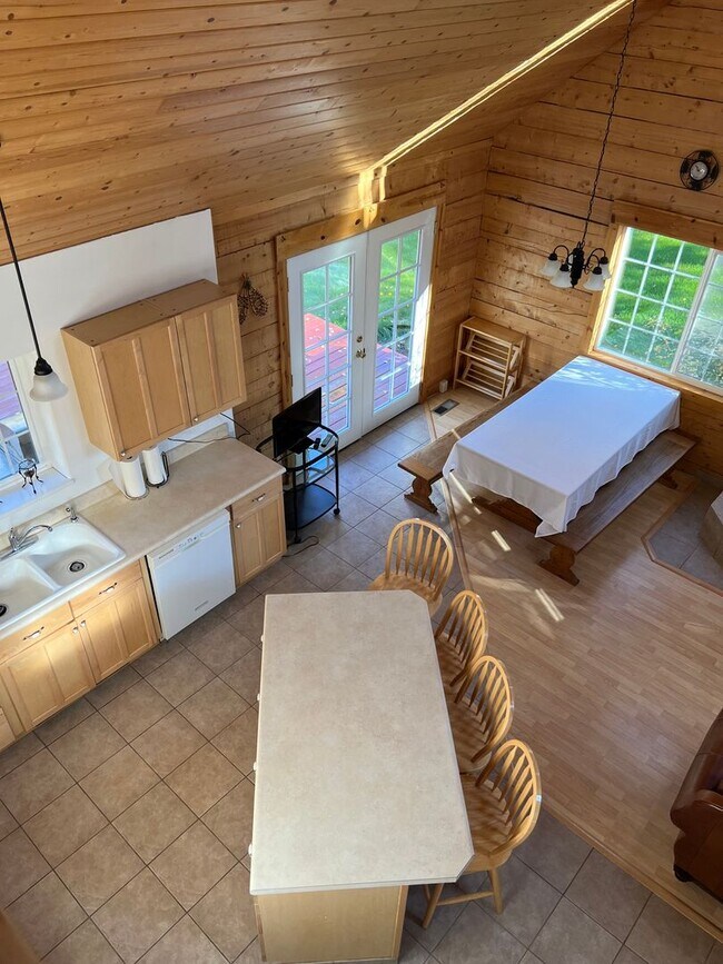 Building Photo - Short Term, Furnished Rental