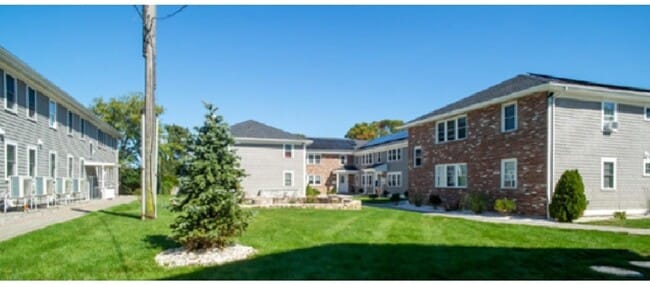 Building Photo - 64 Center St