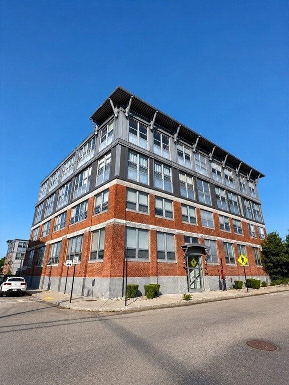 Building Photo - 118 Holmes St