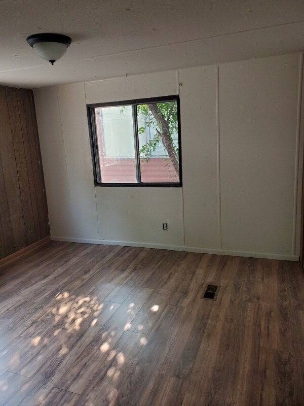 Building Photo - 10 9th Ave