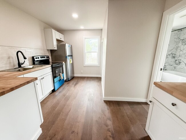 Building Photo - 1924 N Indiana Ave