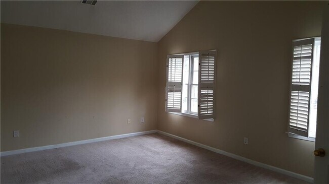 Building Photo - 2595 Binghampton Ln