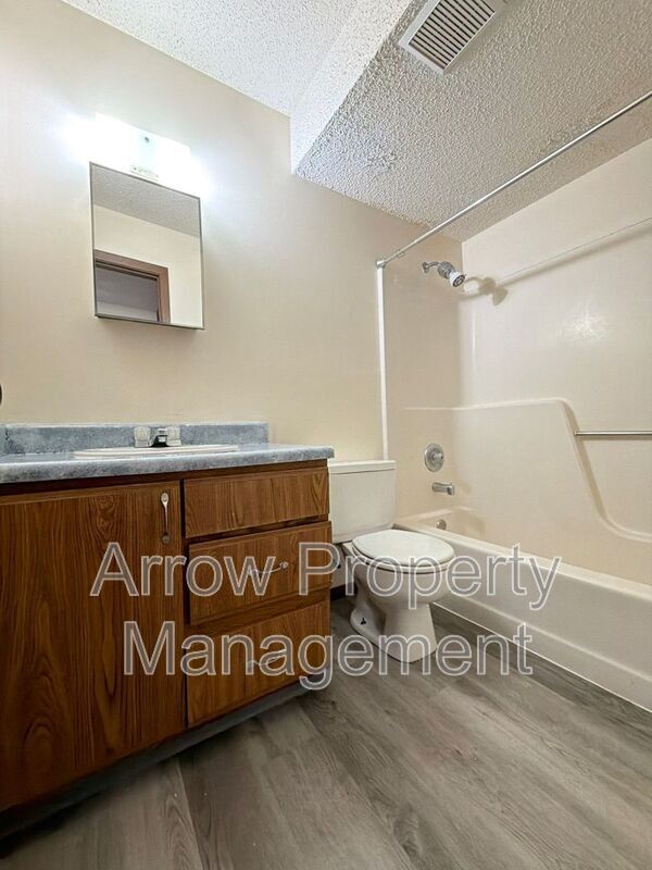 Building Photo - 539 N 24th St