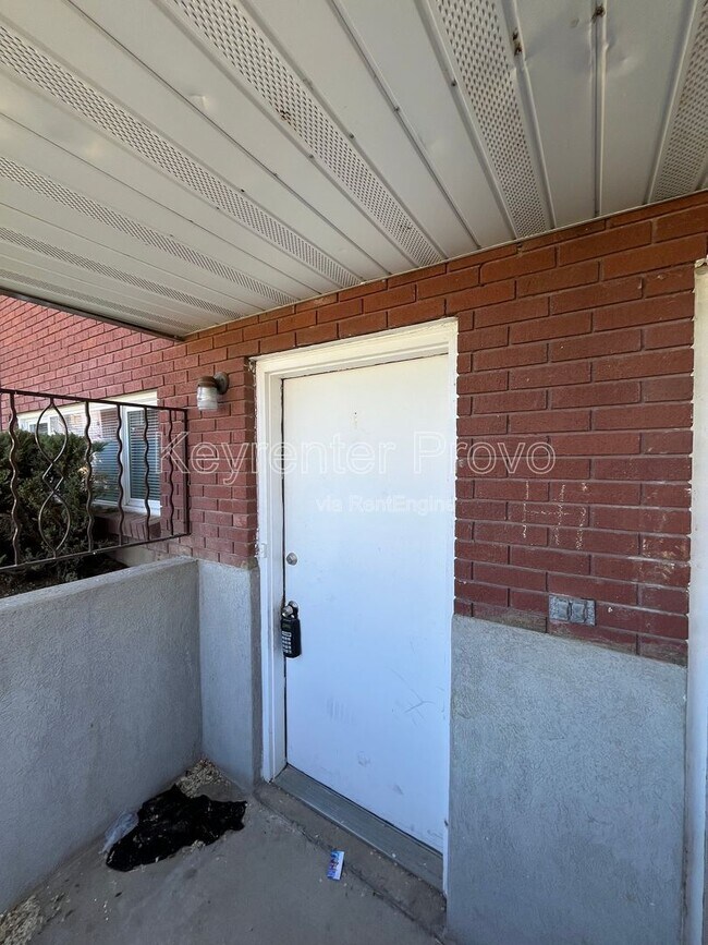 Building Photo - 670 S 500 E