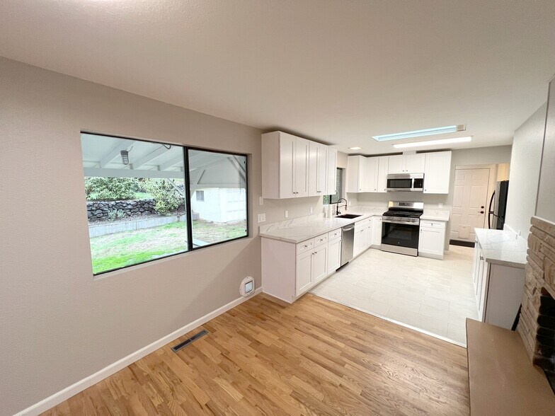 Building Photo - 6519 Illahee Rd NE