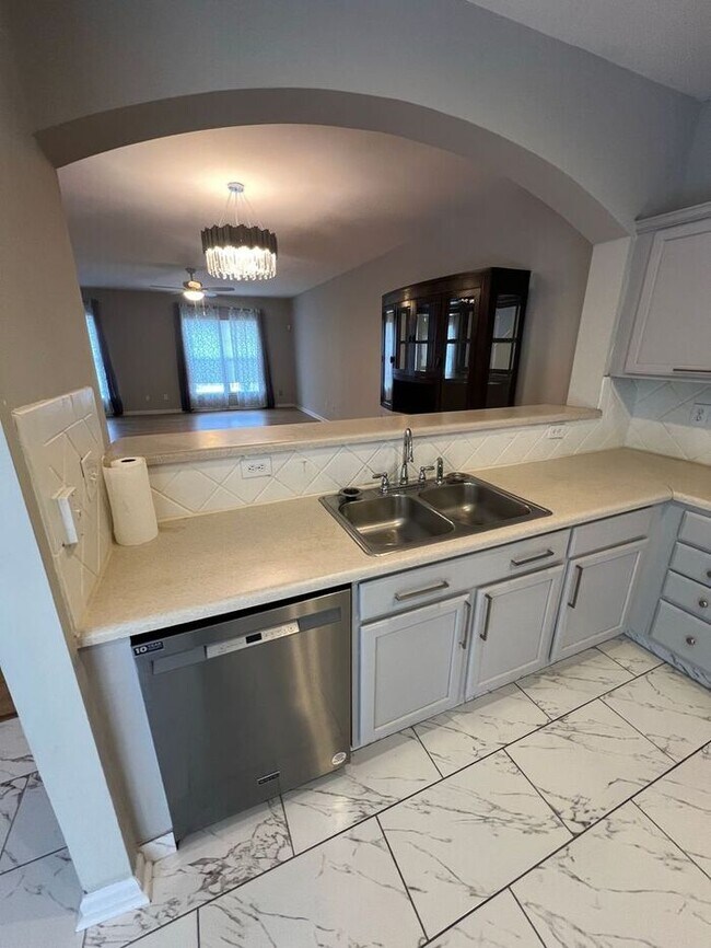 Building Photo - Spacious 2-Bedroom Townhome with Finished Studio Suite – Prime Location!