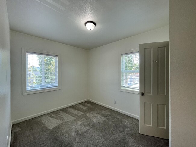 Building Photo - 4327 McClintock St