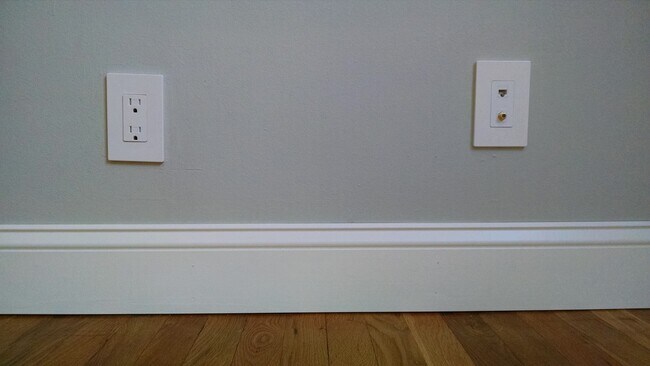 Building Photo - 2BR/1BA Condo Near UTK | Parking & Pool