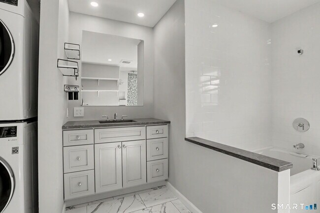 Building Photo - 92 Burwood Ave