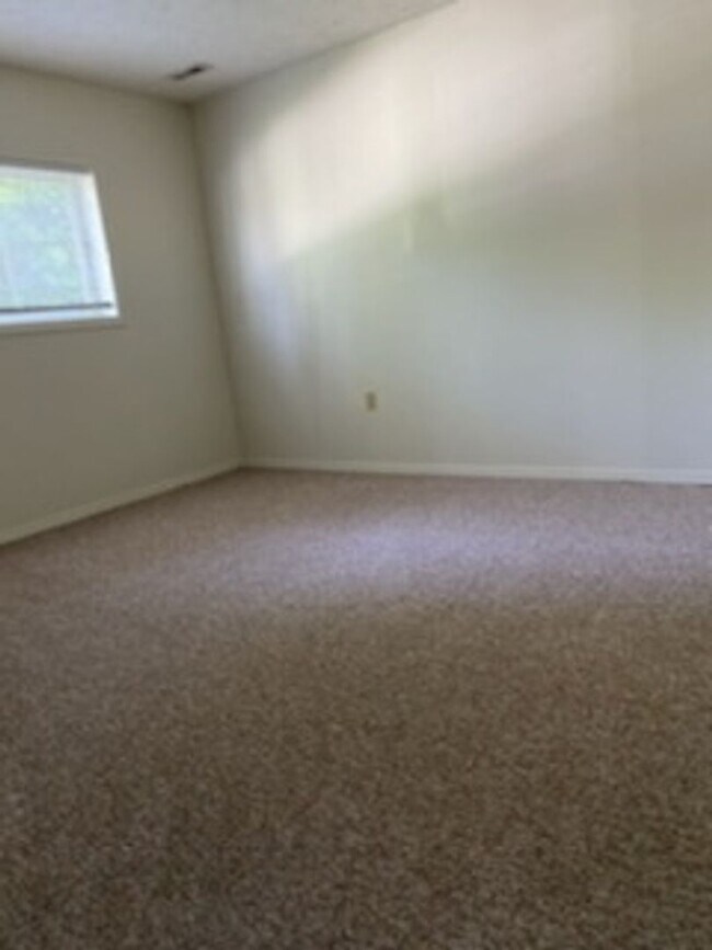 Building Photo - 0200-202 E 16th Street