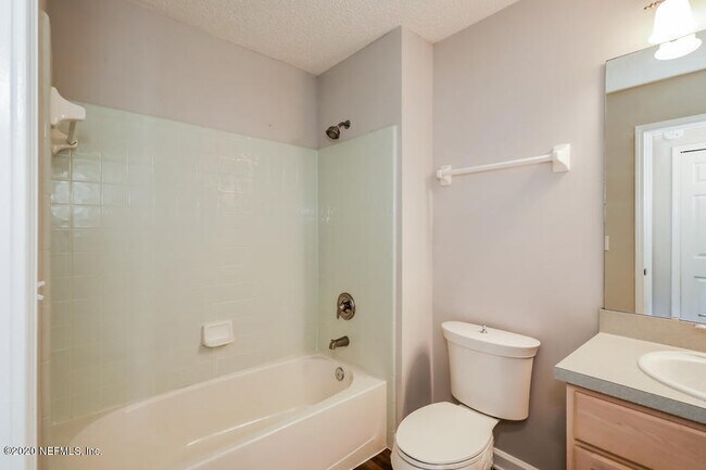 Building Photo - 3757 Woodbriar Dr
