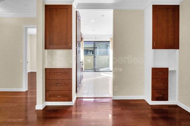 Building Photo - 3211 Caminito Eastbluff