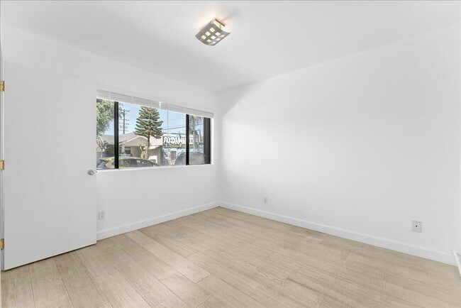 Building Photo - 392 Coronado Ave