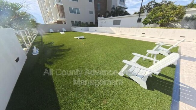 Building Photo - 920 N Osceola Ave
