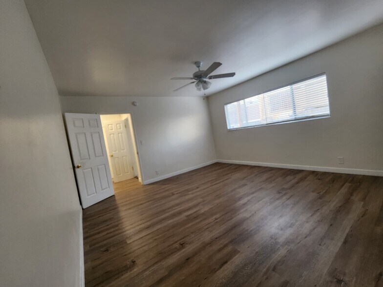 Building Photo - 1414 S Orange Grove Ave