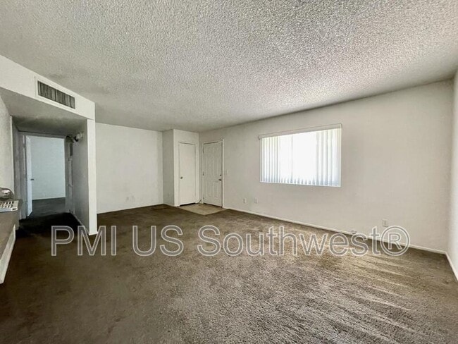 Building Photo - 1435 Bryan Dr