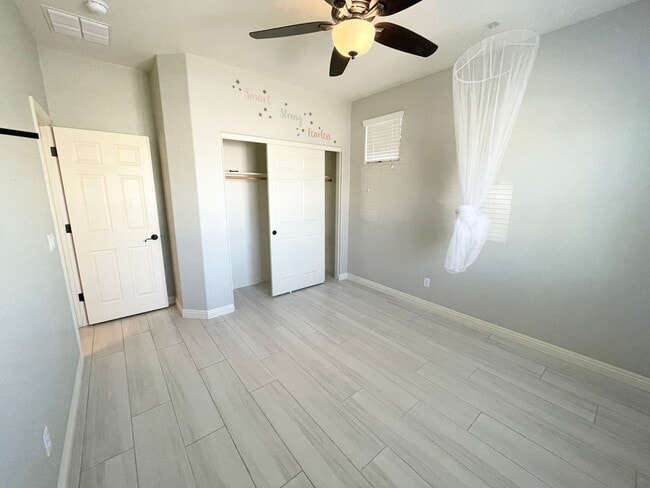 Building Photo - Beautiful Single Level 3 Bed/ 2 Bath + Den Home In Maricopa. Tons of Upgrades Throughout!