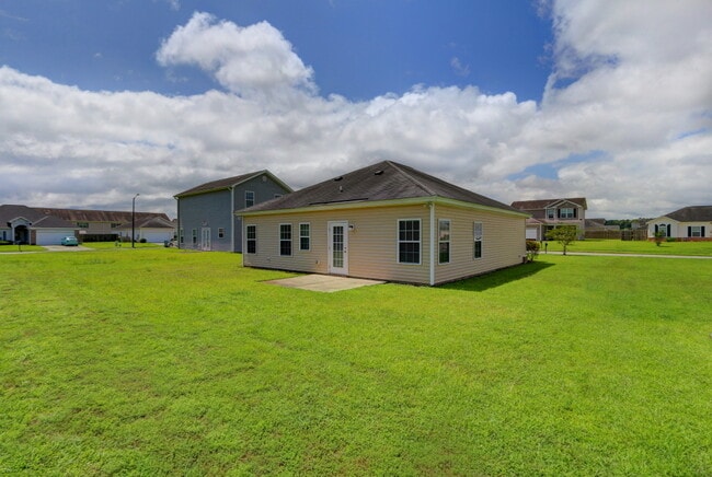 Building Photo - 3 Bedroom 2 Bathroom Live Oak - Richmond Hill