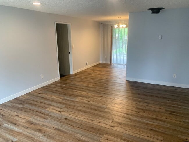 Building Photo - Tidy Gresham Ranch Style Home