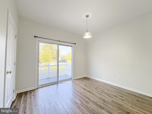 Building Photo - 48 S Poplar St