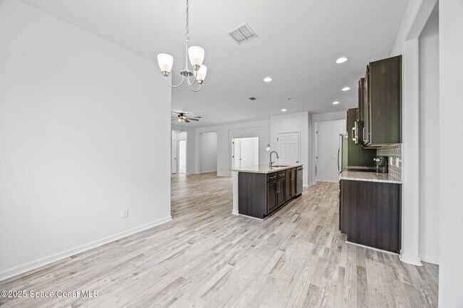 Building Photo - 456 Azalea Ave SE