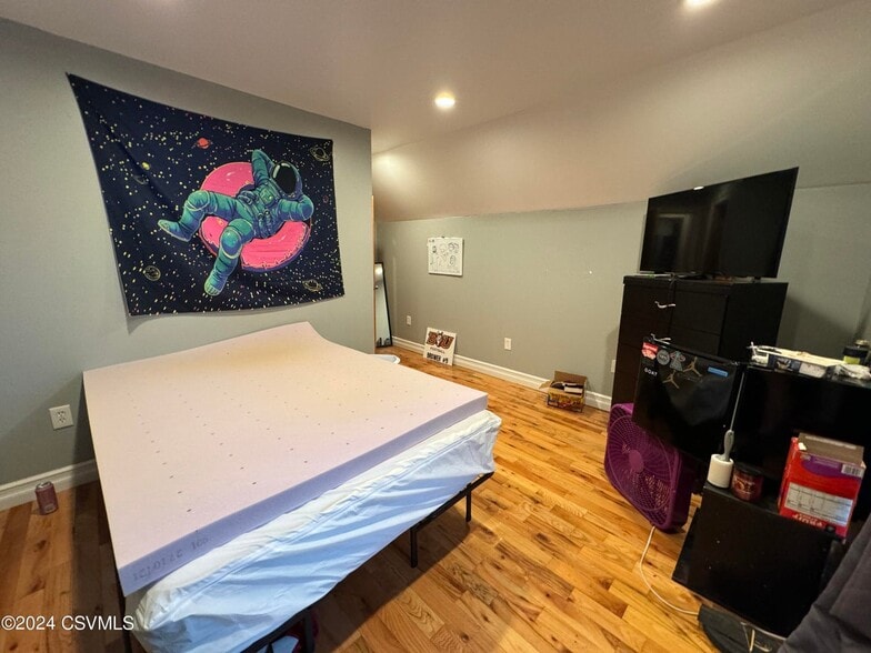Room 8 - 13 E 3rd St
