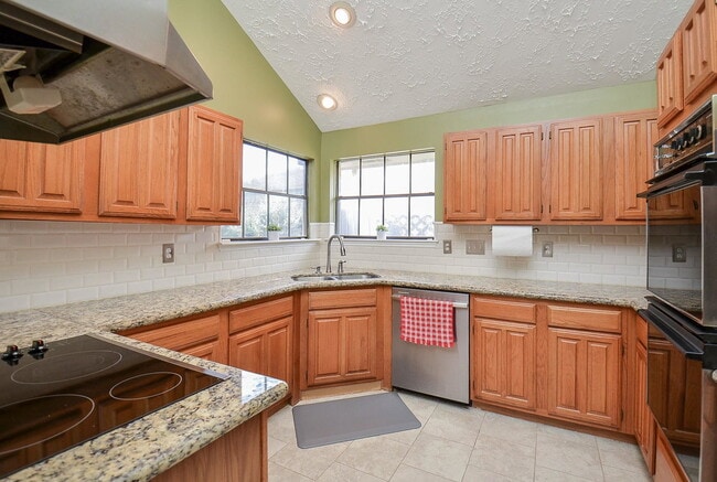 Building Photo - Echo Ridge, Sugar Land, TX 77478 - 3 BR 2 BA single-family home