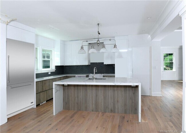 Building Photo - 1 Home Pl