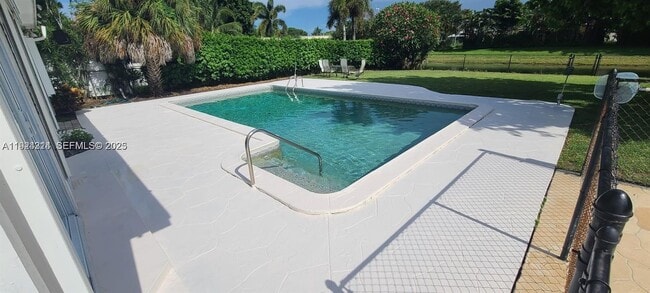 Building Photo - 4104 Larch Ave