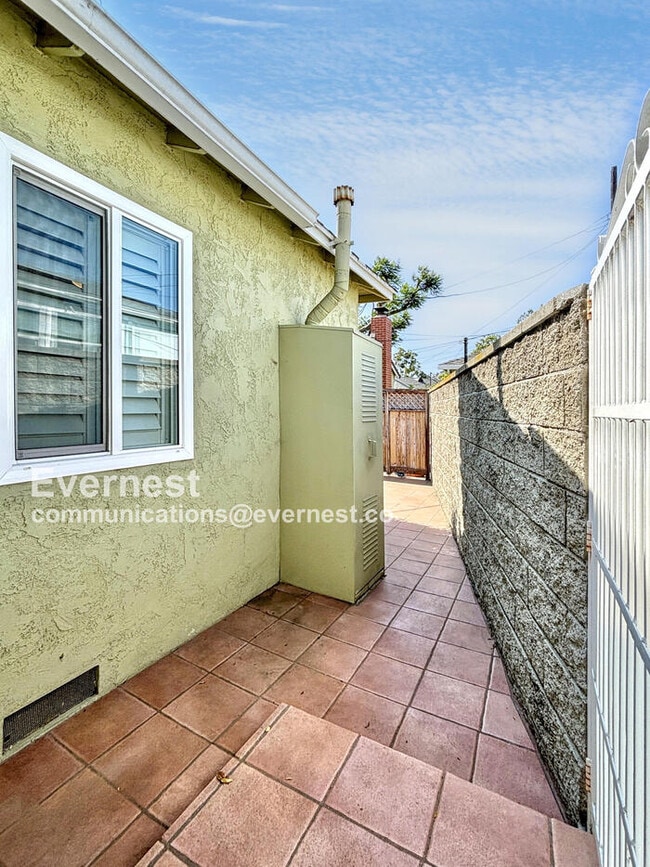 Building Photo - 10769 Galvin St