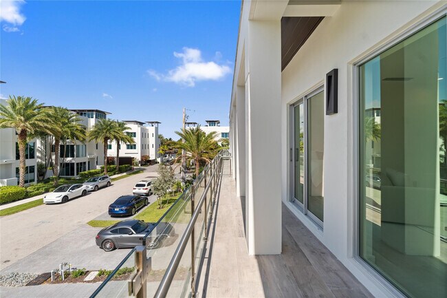 Building Photo - 221 Shore Ct