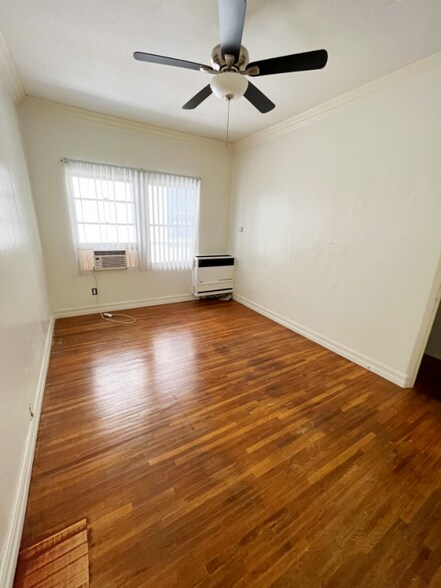 Building Photo - 227 S Gale Dr